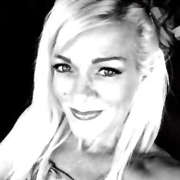 Meet your Posher, Darenda - Picture 1 of 2